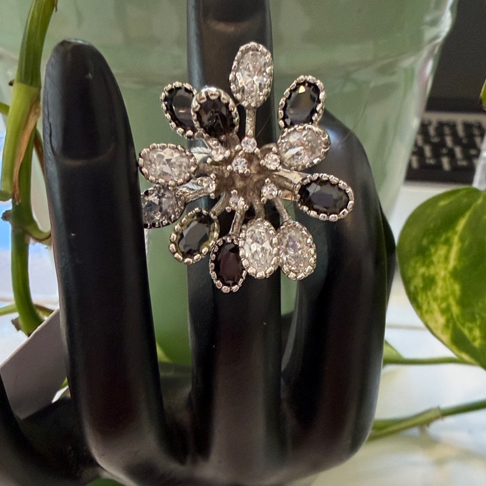 Elegant Silver Toned and Black Floral Cluster Ring